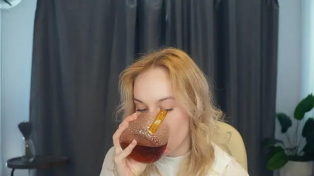 Snapshot of EuraRonchetti chatting on 03-21-26, 11:03 EuraRonchetti online show from 03-21-26, 11:03