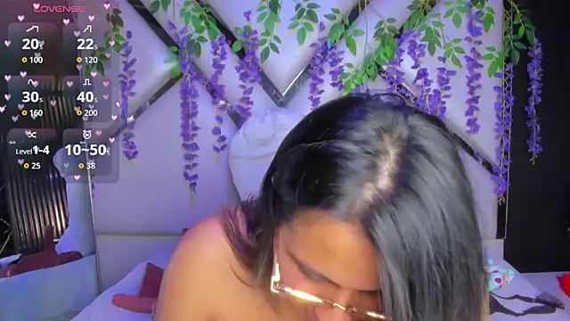 Snapshot of Freyaa_Millerr chatting on 05-20-26, 03:36 Freyaa Millerr online show from 05-20-26, 03:36
