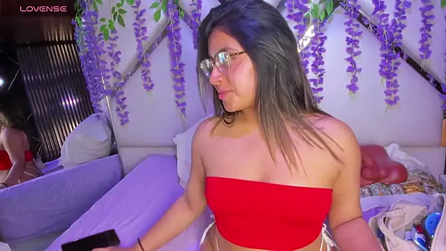Snapshot of Freyaa_Millerr chatting on 05-10-26, 03:54 Freyaa Millerr online show from 05-10-26, 03:54