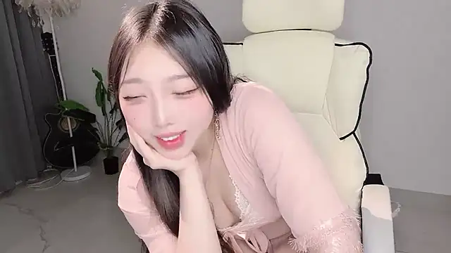 Yukiy8877 online show from 04-18-26, 01:02