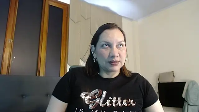 mia coral1 online show from 04-15-26, 03:23