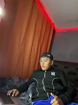 Snapshot of lyan_C chatting on 03-21-26, 04:35 lyan C online show from 03-21-26, 04:35