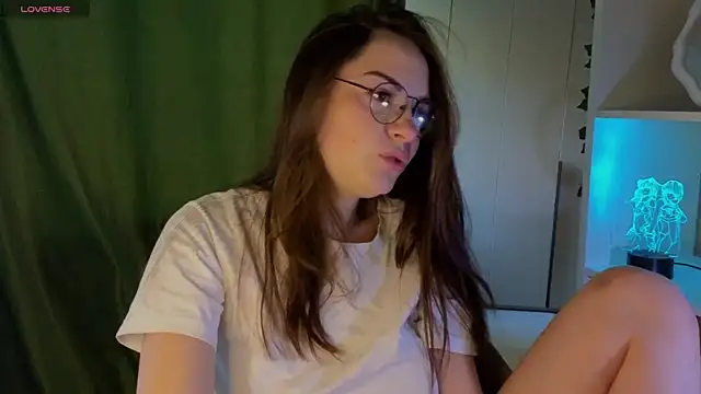 dark honey  online show from 05-17-26, 01:49