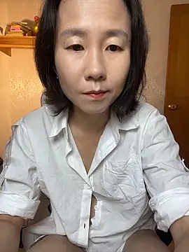 lilysister66 online show from 06-29-26, 06:07