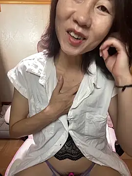 lilysister66 online show from 04-21-26, 06:20