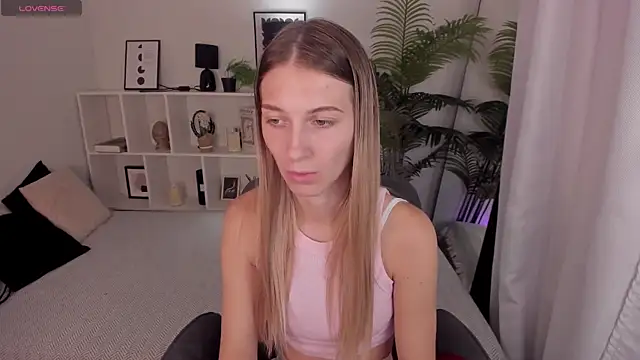 LauraPurr online show from 07-16-26, 06:32
