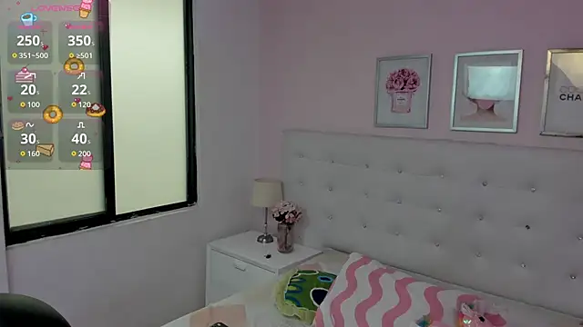 Snapshot of DianaSheren chatting on 05-14-26, 07:33 DianaSheren online show from 05-14-26, 07:33