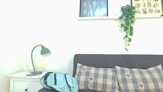 AhslyEvans   online show from 04-18-26, 11:45
