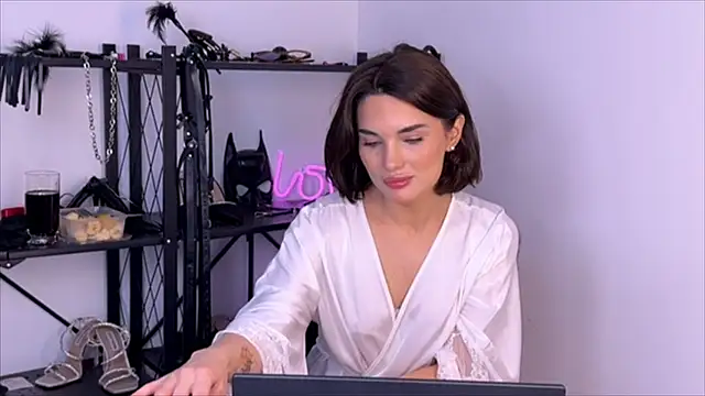 ElaraSky online show from 04-03-26, 02:40