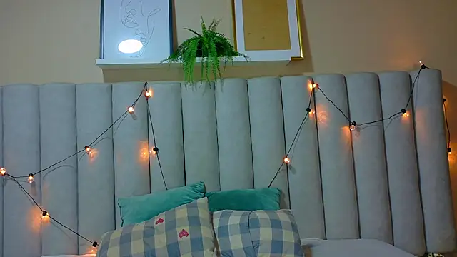 StarrMoon   online show from 04-01-26, 02:57
