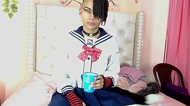 Snapshot of romeo_laurient chatting on 04-22-26, 10:49 romeo laurient online show from 04-22-26, 10:49