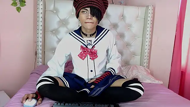 Snapshot of romeo_laurient chatting on 04-21-26, 09:43 romeo laurient online show from 04-21-26, 09:43