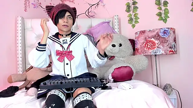 Snapshot of romeo_laurient chatting on 04-02-26, 08:37 romeo laurient online show from 04-02-26, 08:37