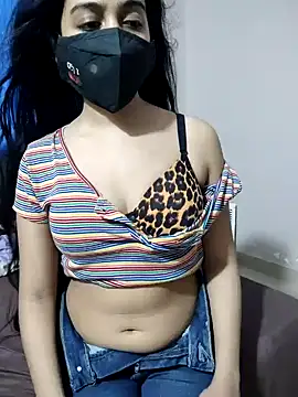 Snapshot of ALIZA_FENDY chatting on 04-26-26, 04:04 ALIZA FENDY online show from 04-26-26, 04:04