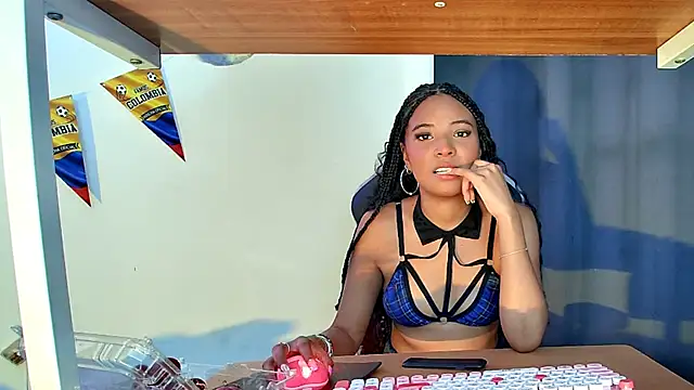 Snapshot of Ellie_Cute7 chatting on 06-19-26, 07:09 Ellie Cute7 online show from 06-19-26, 07:09