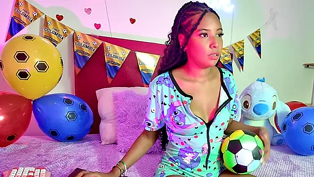 Snapshot of Ellie_Cute7 chatting on 06-17-26, 07:35 Ellie Cute7 online show from 06-17-26, 07:35