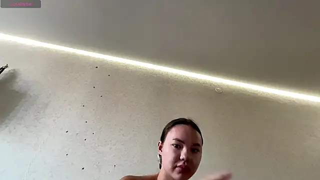 Snapshot of kamila_18_french chatting on 07-16-26, 03:14 kamila 18 french online show from 07-16-26, 03:14