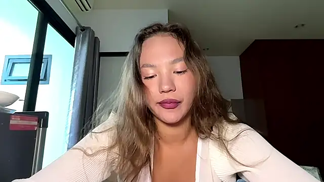 Snapshot of kamila_18_french chatting on 04-19-26, 05:08 kamila 18 french online show from 04-19-26, 05:08