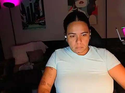 HannaJonns online show from 06-17-26, 05:51
