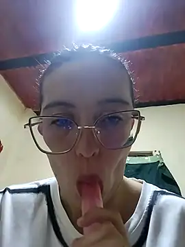 Snapshot of Greta_silber26 chatting on 04-29-26, 08:15 Greta silber26 online show from 04-29-26, 08:15