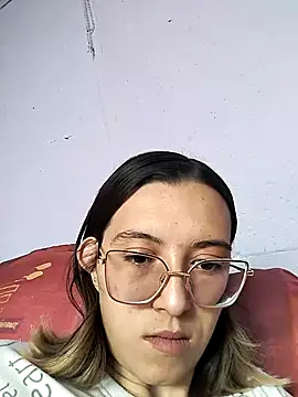 Snapshot of Greta_silber26 chatting on 05-08-26, 05:28 Greta silber26 online show from 05-08-26, 05:28