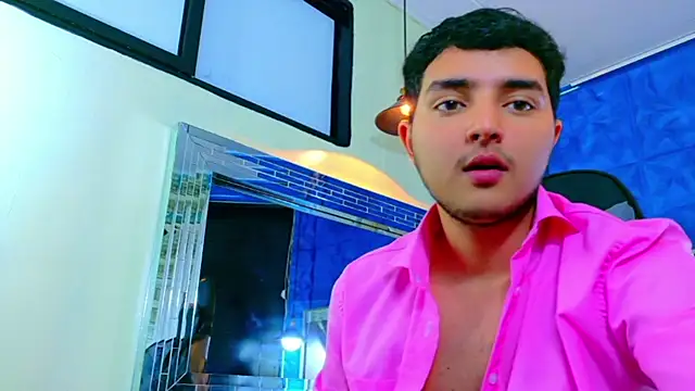 Snapshot of Oliver_Jamees chatting on 03-25-26, 01:43 Oliver Jamees online show from 03-25-26, 01:43