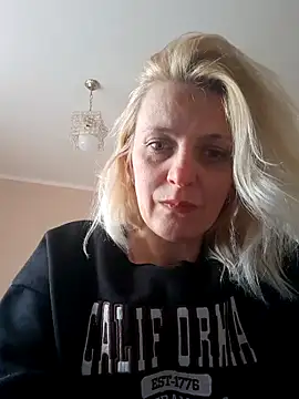 Snapshot of MiaLove183 chatting on 04-01-26, 01:52 MiaLove183 online show from 04-01-26, 01:52