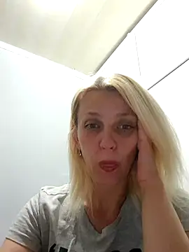 Snapshot of MiaLove183 chatting on 07-10-26, 01:55 MiaLove183 online show from 07-10-26, 01:55
