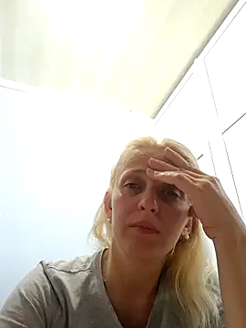 Snapshot of MiaLove183 chatting on 07-20-26, 01:35 MiaLove183 online show from 07-20-26, 01:35