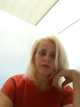 Snapshot of MiaLove183 chatting on 08-03-26, 01:39 MiaLove183 online show from 08-03-26, 01:39