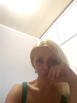 Snapshot of MiaLove183 chatting on 06-10-26, 01:56 MiaLove183 online show from 06-10-26, 01:56