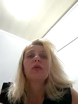 Snapshot of MiaLove183 chatting on 05-29-26, 02:34 MiaLove183 online show from 05-29-26, 02:34