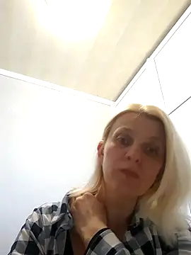 Snapshot of MiaLove183 chatting on 05-05-26, 01:47 MiaLove183 online show from 05-05-26, 01:47