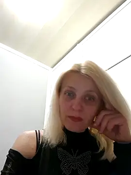 Snapshot of MiaLove183 chatting on 05-11-26, 02:18 MiaLove183 online show from 05-11-26, 02:18