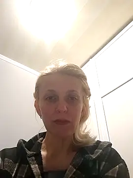 Snapshot of MiaLove183 chatting on 03-27-26, 02:07 MiaLove183 online show from 03-27-26, 02:07