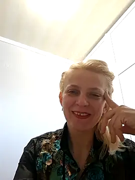 Snapshot of MiaLove183 chatting on 04-19-26, 08:37 MiaLove183 online show from 04-19-26, 08:37