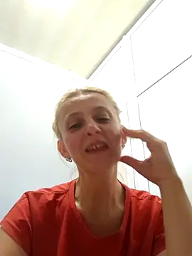 Snapshot of MiaLove183 chatting on 07-04-26, 10:43 MiaLove183 online show from 07-04-26, 10:43