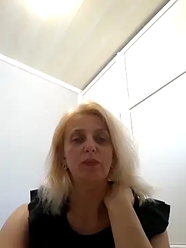 Snapshot of MiaLove183 chatting on 06-12-26, 02:04 MiaLove183 online show from 06-12-26, 02:04
