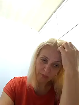 Snapshot of MiaLove183 chatting on 07-14-26, 01:28 MiaLove183 online show from 07-14-26, 01:28