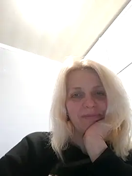Snapshot of MiaLove183 chatting on 04-02-26, 01:40 MiaLove183 online show from 04-02-26, 01:40