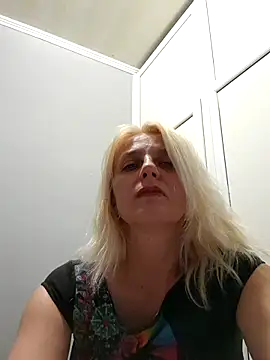 Snapshot of MiaLove183 chatting on 07-15-26, 02:46 MiaLove183 online show from 07-15-26, 02:46