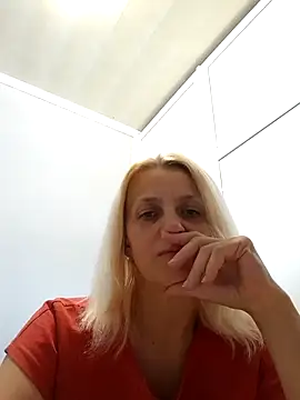 Snapshot of MiaLove183 chatting on 07-06-26, 02:02 MiaLove183 online show from 07-06-26, 02:02