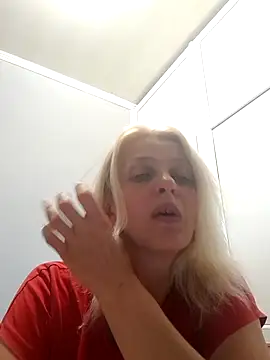 Snapshot of MiaLove183 chatting on 07-27-26, 01:29 MiaLove183 online show from 07-27-26, 01:29