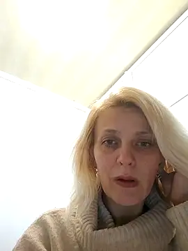 Snapshot of MiaLove183 chatting on 04-03-26, 01:39 MiaLove183 online show from 04-03-26, 01:39