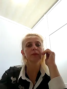 Snapshot of MiaLove183 chatting on 07-11-26, 12:27 MiaLove183 online show from 07-11-26, 12:27