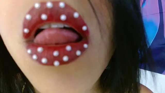 Snapshot of alessialux chatting on 06-24-26, 01:43 alessialux online show from 06-24-26, 01:43