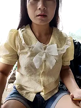 Snapshot of Cute-flowers chatting on 04-19-26, 12:00 Cute-flowers online show from 04-19-26, 12:00