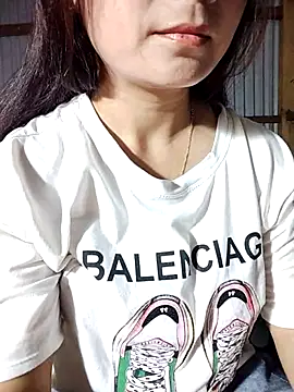 Snapshot of Cute-flowers chatting on 04-17-26, 01:58 Cute-flowers online show from 04-17-26, 01:58