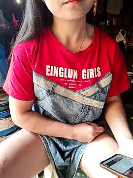 Snapshot of Cute-flowers chatting on 04-17-26, 12:02 Cute-flowers online show from 04-17-26, 12:02