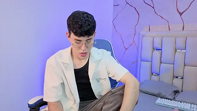 Snapshot of Tom_Parker_ chatting on 03-21-26, 11:19 Tom Parker online show from 03-21-26, 11:19